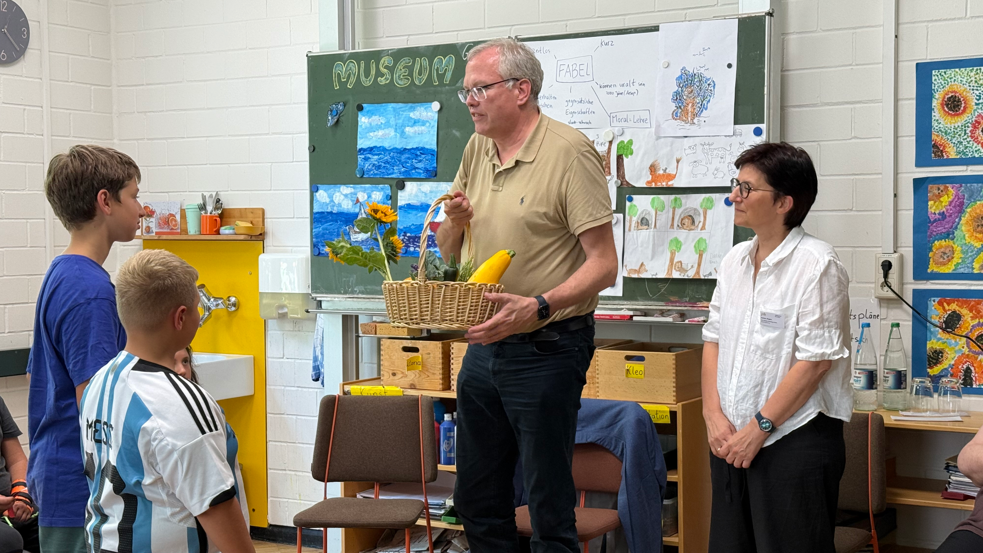 �Politik im Klassenzimmer: Albrecht Sch�tte im Gespr�ch mit Sch�lerinnen und Sch�lern�