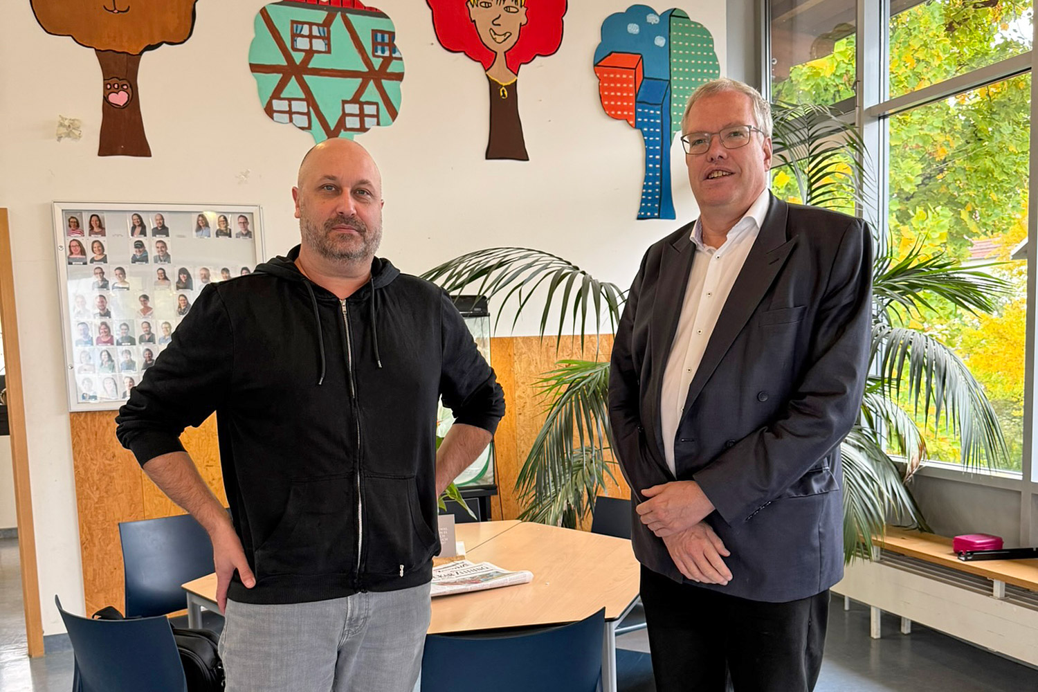 Schulleiter Ralph Gromer und Dr. Albrecht Schtte MdL.