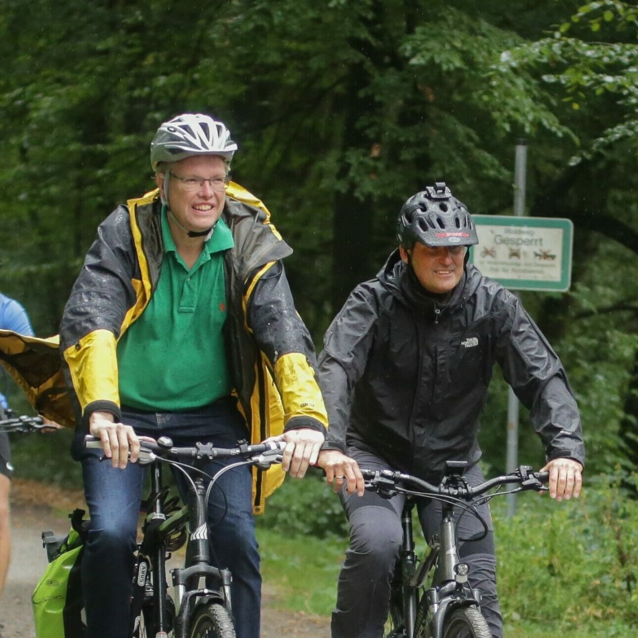 Dr. Albrecht Sch�tte beim Fahrradfahren (Foto: Team Sch�tte)